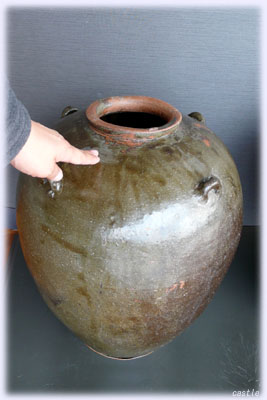 黒酢の壺