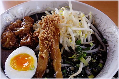 焦がしにんにく黒ラーメン