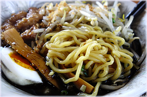 焦がしにんにく黒ラーメン