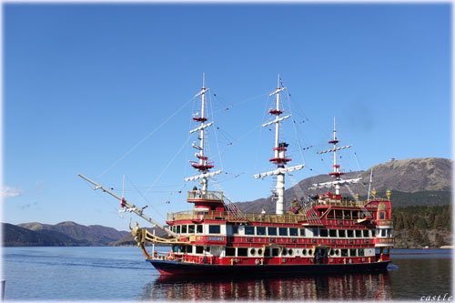 芦ノ湖の海賊船