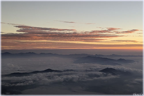 富士山山頂からの朝焼け