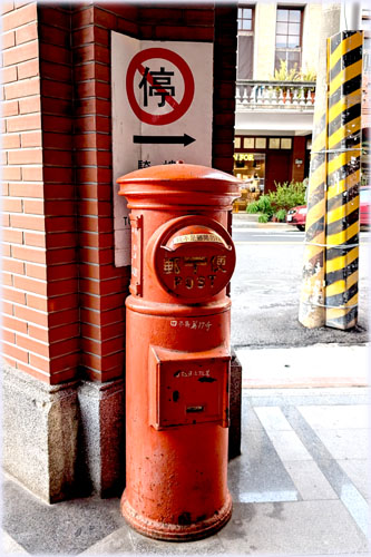 �����X�ɐԂ��|�X�g